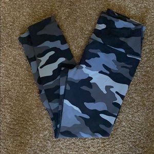 Camo print black & grey leggings
